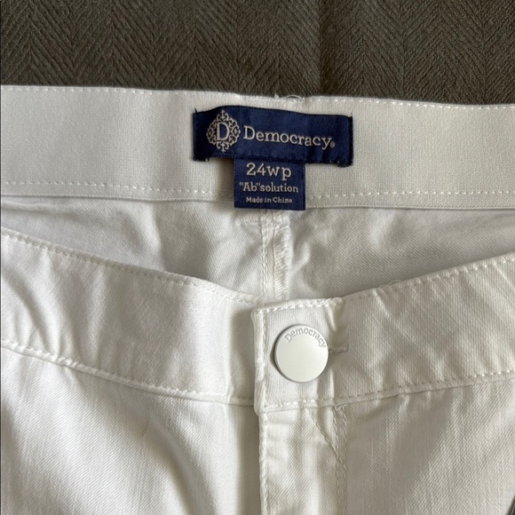 Democracy White Bermuda Shorts Classic Summer Style Plus Size 24WP - Picture 2 of 7